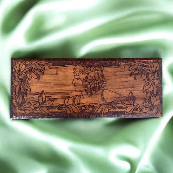 Pyrography Burnt Wood Dresser Glove Box Art Nouveau Beautiful Woman Antique VTG - Picture 1 of 9